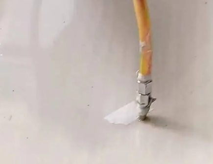 户县瓷砖空鼓维修公司专业解答在瓷砖铺贴过程中，如果使用的砂料过粗（如全部使用了粗砂），可能会导致以下问题